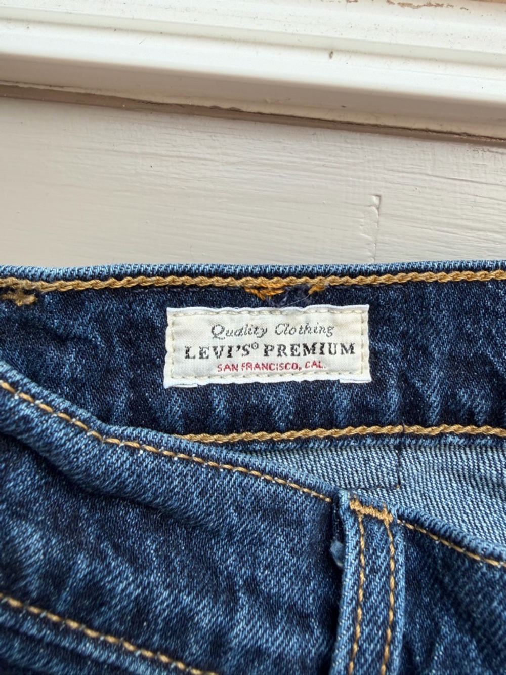 Women’s | Levi’s Premium 70s High Slim Straight Jeans, Dark Wash | Size 25 - Picture 10 of 11